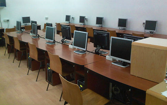 Sala informatica liceul tehnologic Ovid Densusianu